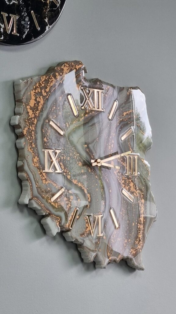 zegar ścienny z żywicy Polska