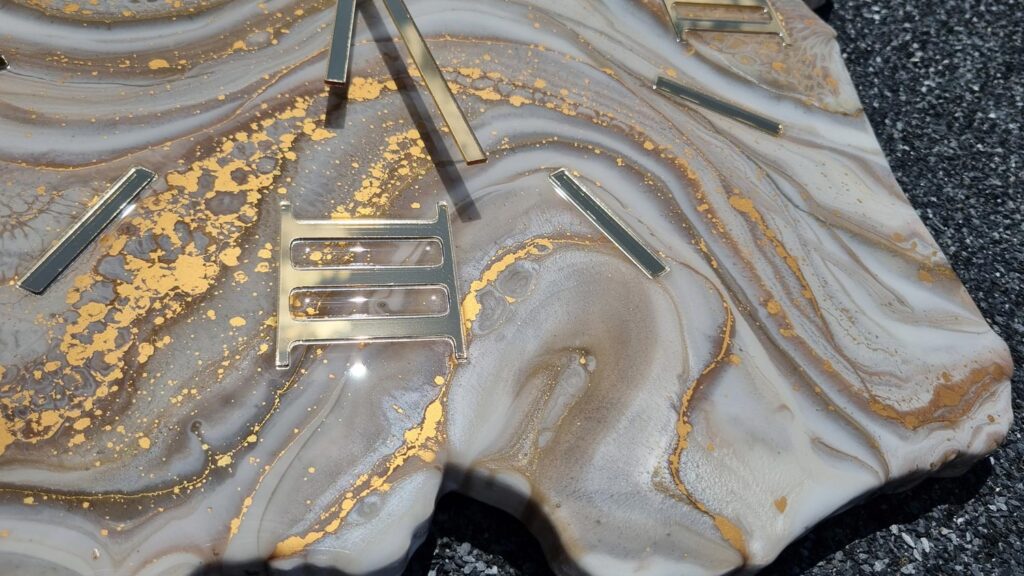 zegar ścienny z żywicy Polska