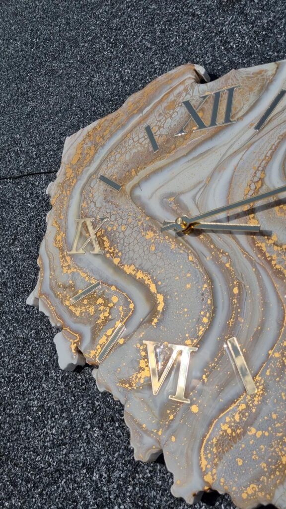 zegar ścienny z żywicy Polska