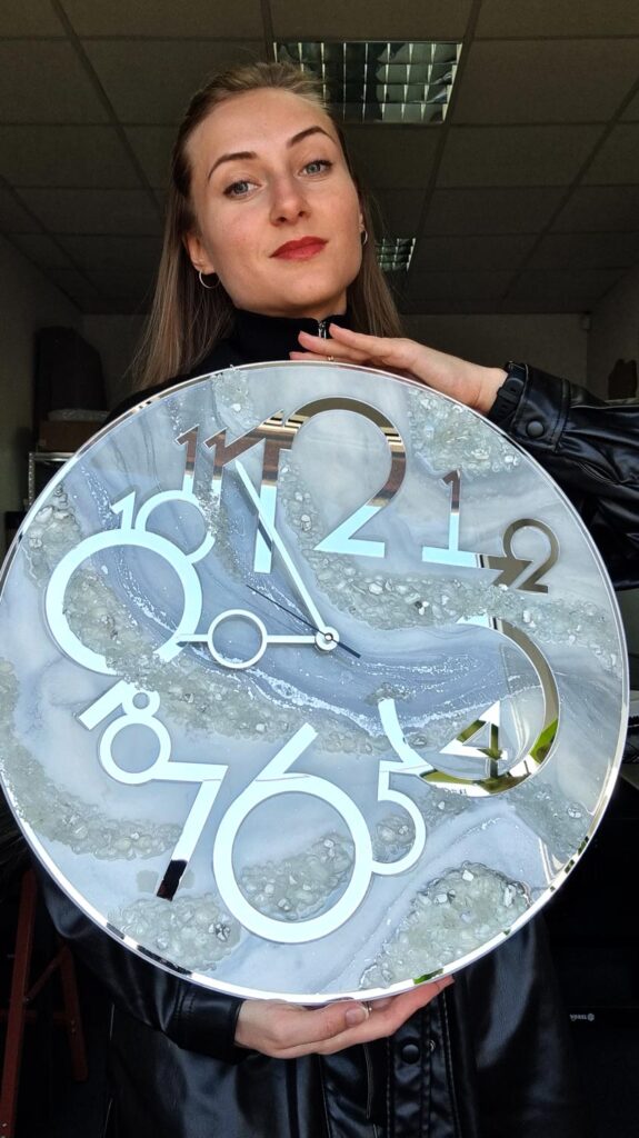 zegar z żywicy Srebny szary marmur led taśma rgb