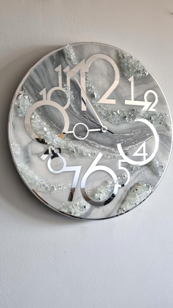 zegar z żywicy Srebny szary marmur led taśma rgb