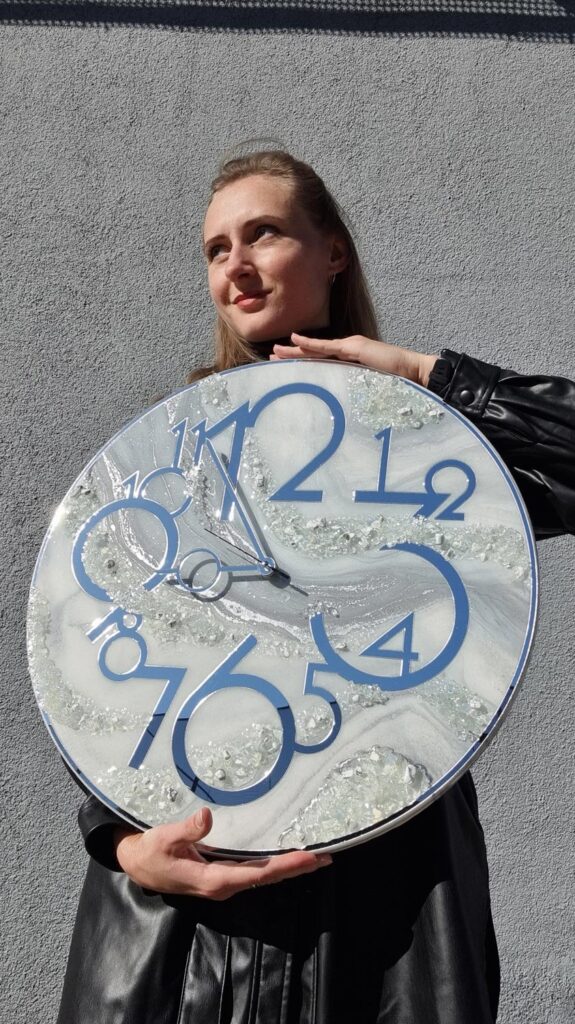 zegar z żywicy Srebny szary marmur led taśma rgb