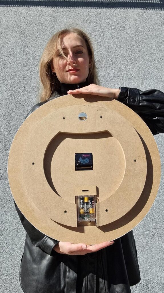 zegar z żywicy Srebny szary marmur led taśma rgb