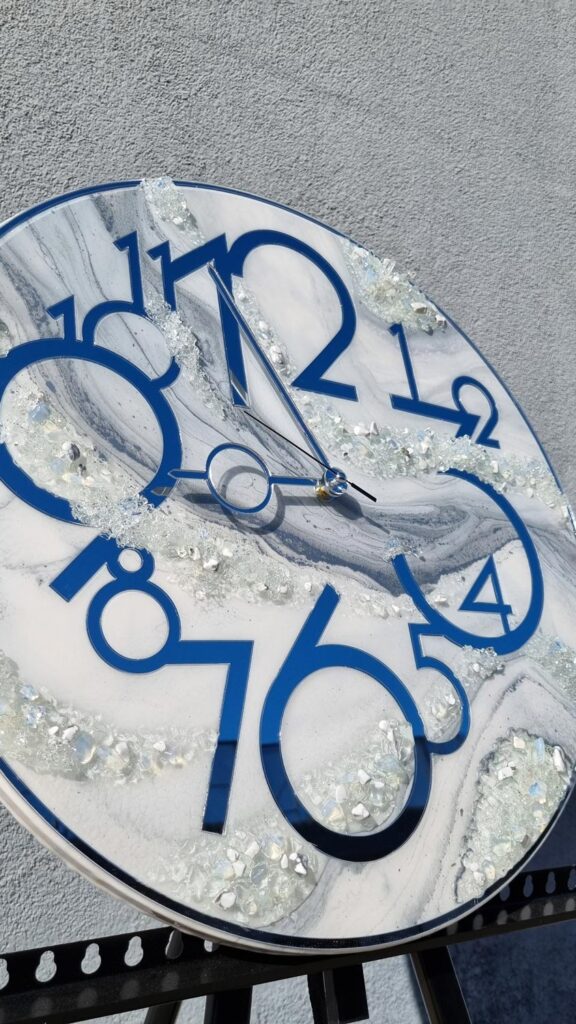 zegar z żywicy Srebny szary marmur led taśma rgb