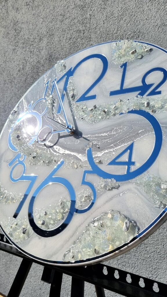 zegar z żywicy Srebny szary marmur led taśma rgb