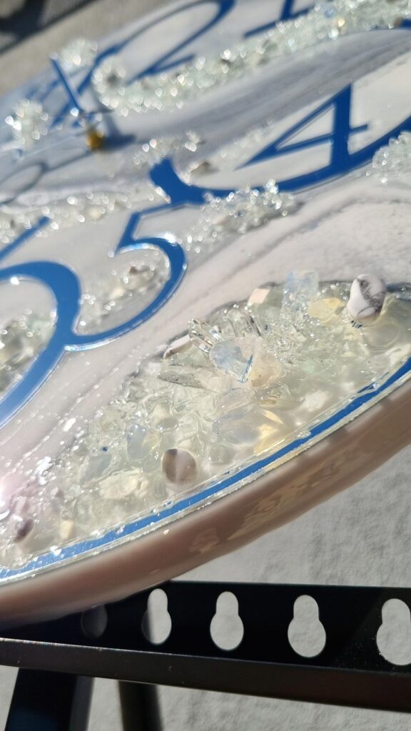 zegar z żywicy Srebny szary marmur led taśma rgb