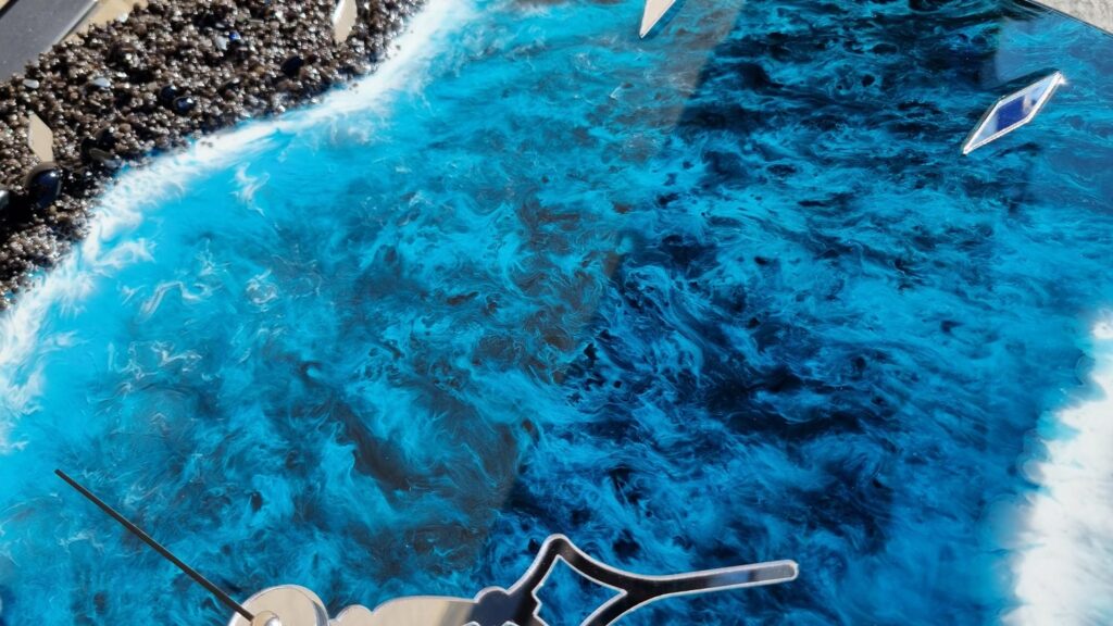 zegar z żywicy turkusowe morze z efektem fal morskich