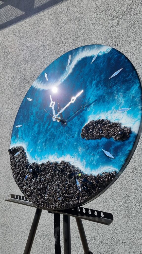 zegar z żywicy turkusowe morze z efektem fal morskich