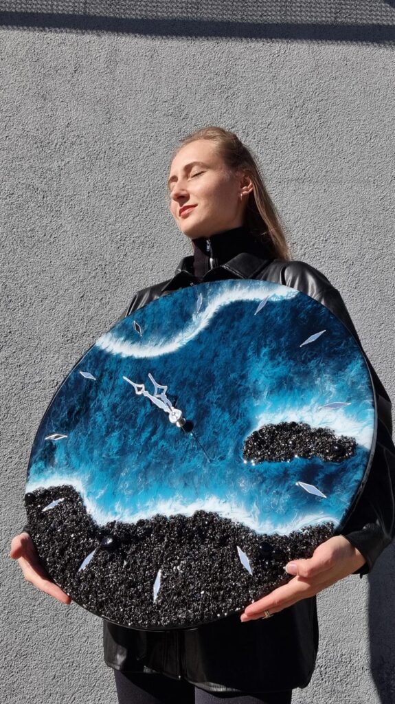 zegar z żywicy turkusowe morze z efektem fal morskich