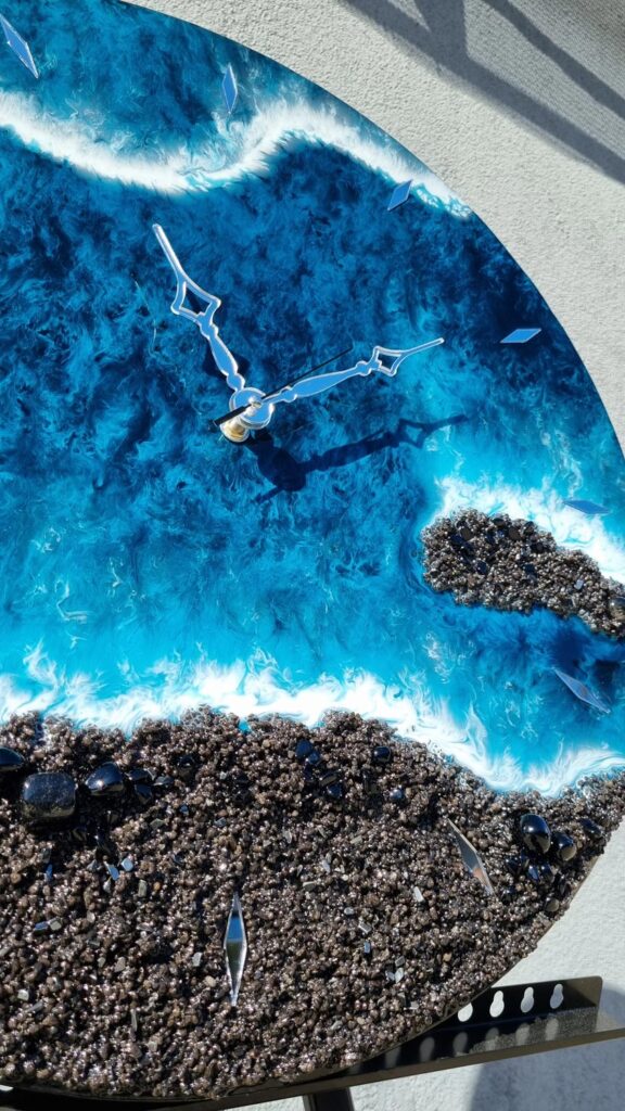 zegar z żywicy turkusowe morze z efektem fal morskich