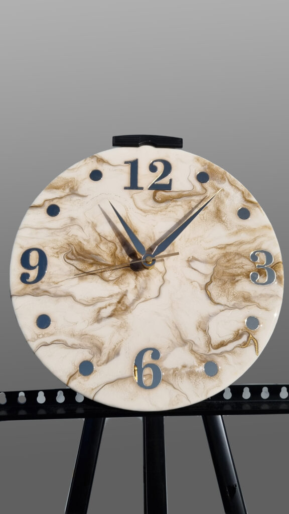 zegar z żywicy beżowo złoty 30 cm