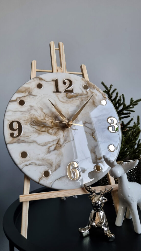 zegar z żywicy beżowo złoty 30 cm