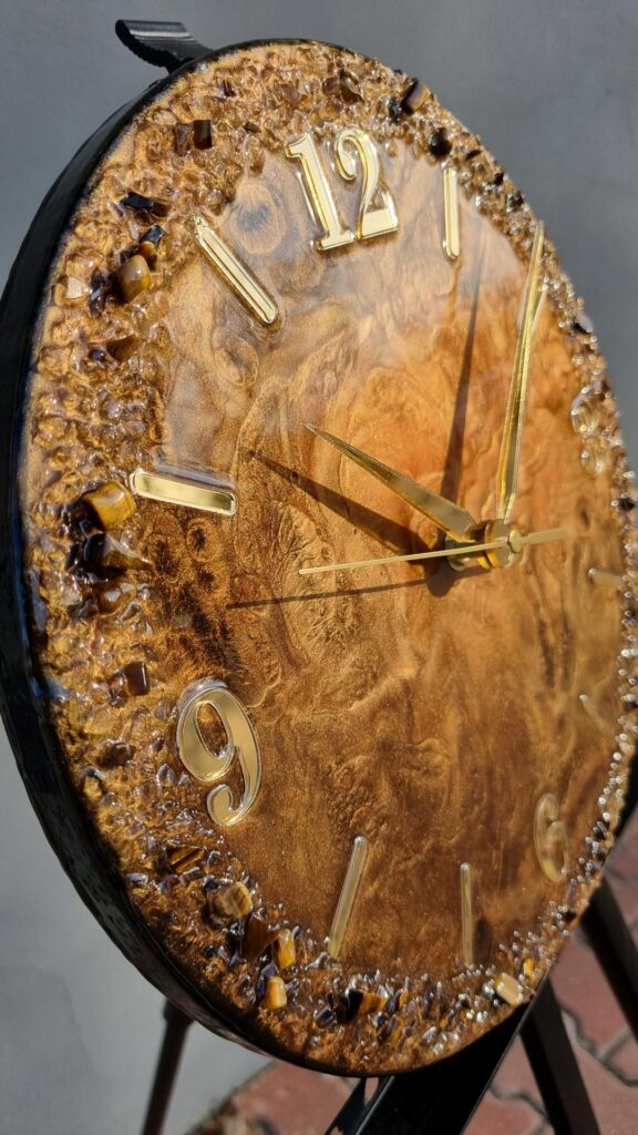 zegar z żywicy brązowy złoty 30 cm