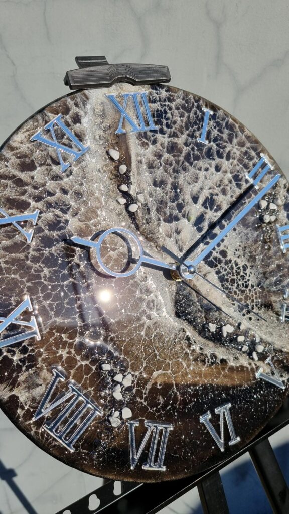 zegar z żywicy czarno srebrny 30 cm