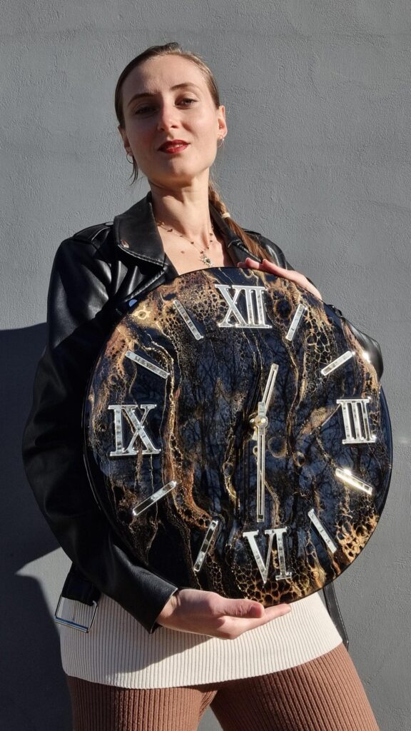 Zegar ścienny z żywicy Złoto brąz na czarnym