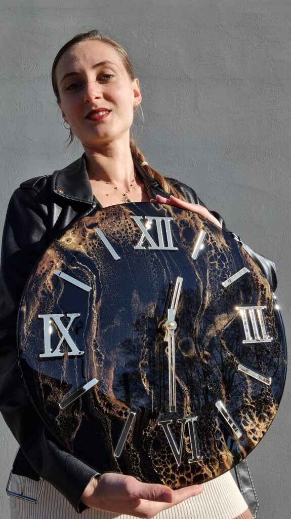 Zegar ścienny z żywicy Złoto brąz na czarnym