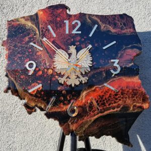 zegar ścienny w kształcie Polska czarno czerwony ze złotym