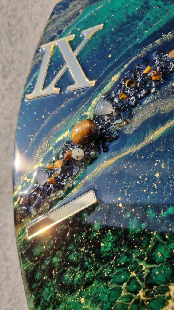 zegar z żywicy zielony złoty 60 cm