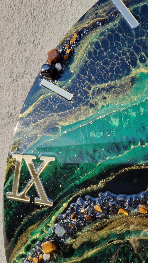 zegar z żywicy zielony złoty 60 cm