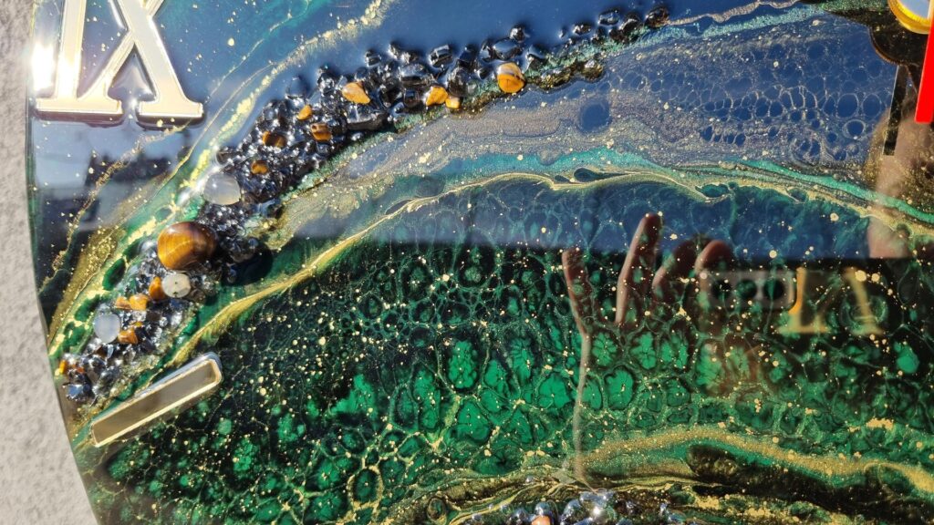 zegar z żywicy zielony złoty 60 cm