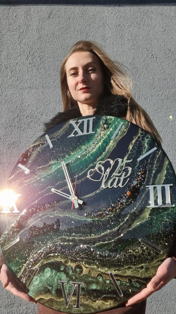 zegar z żywicy zielony złoty 60 cm