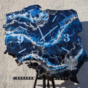 zegar ścienny w kształcie Polska czarno niebieski z srebrem