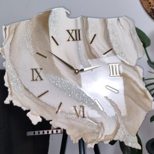 zegar ścienny z żywicy Polska beżowy złoto