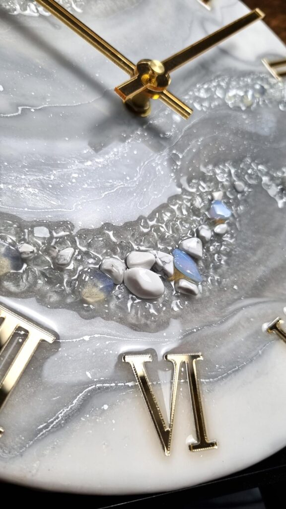 zegar ścienny szary biały 30 cm