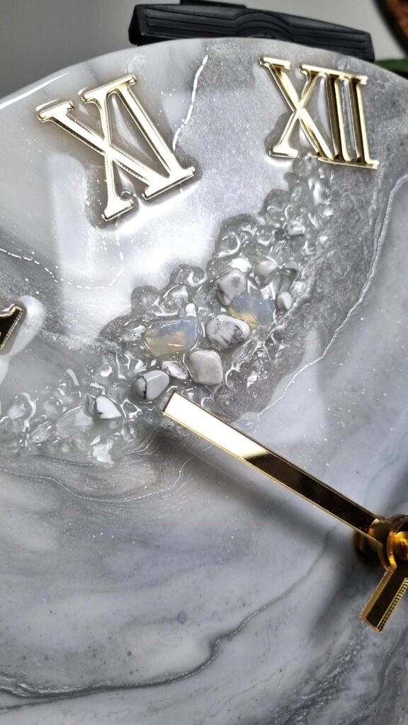 zegar ścienny szary biały 30 cm