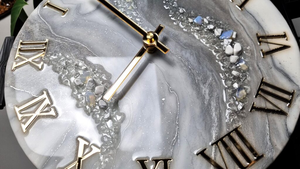 zegar ścienny szary biały 30 cm