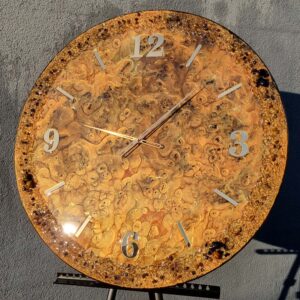 zegar z żywicy brązowy złoty bursztyn