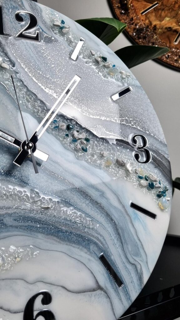 zegar ścienny srebrno niebieski marmur