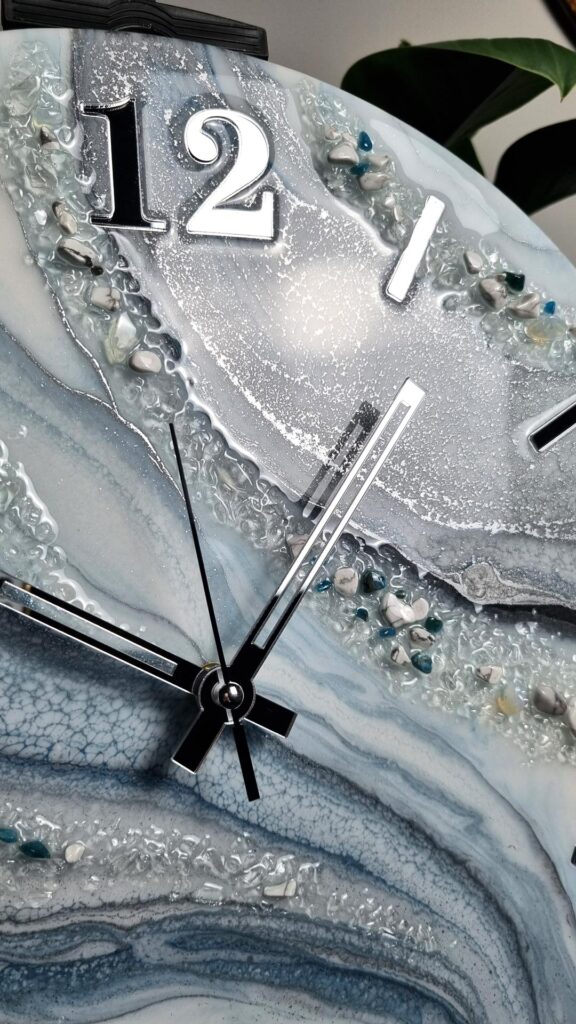 zegar ścienny srebrno niebieski marmur