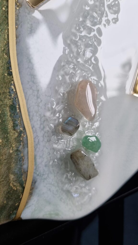 zegar ścienny geoda szmaragdowo biały