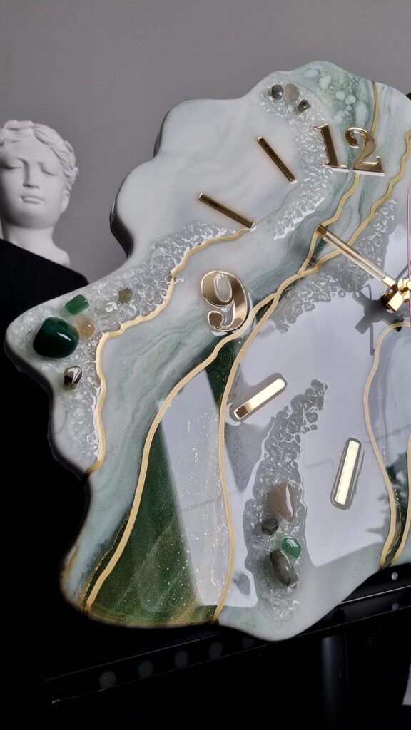 zegar ścienny geoda szmaragdowo biały