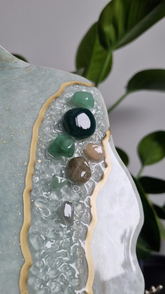 zegar ścienny geoda szmaragdowo biały