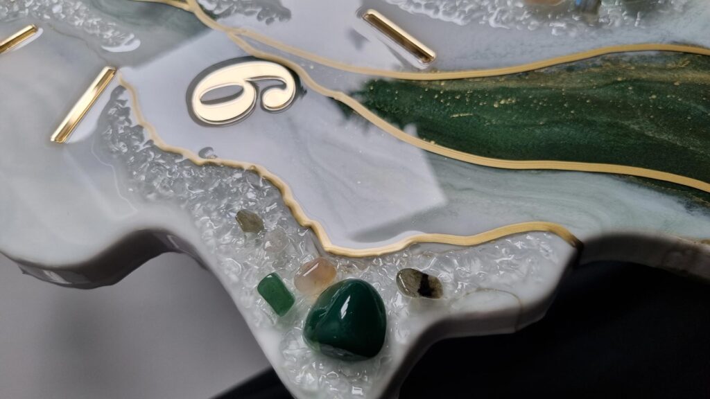 zegar ścienny geoda szmaragdowo biały