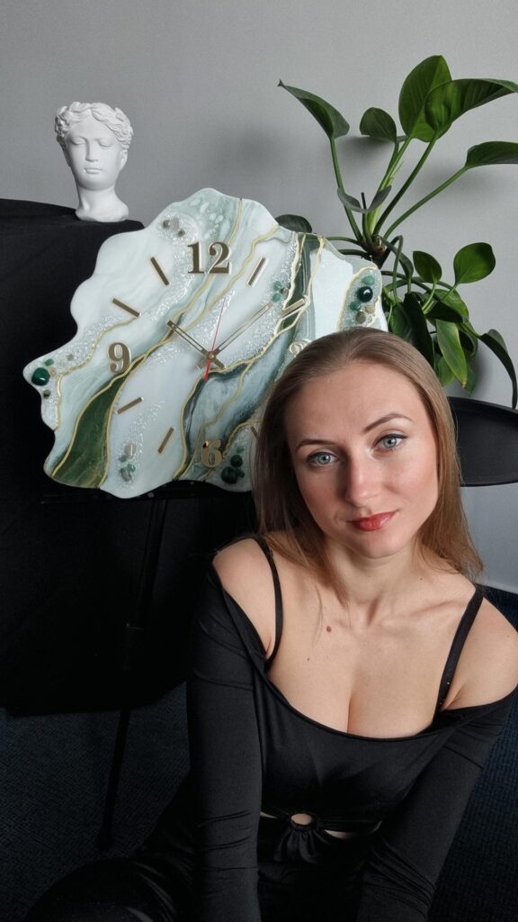 zegar ścienny geoda szmaragdowo biały