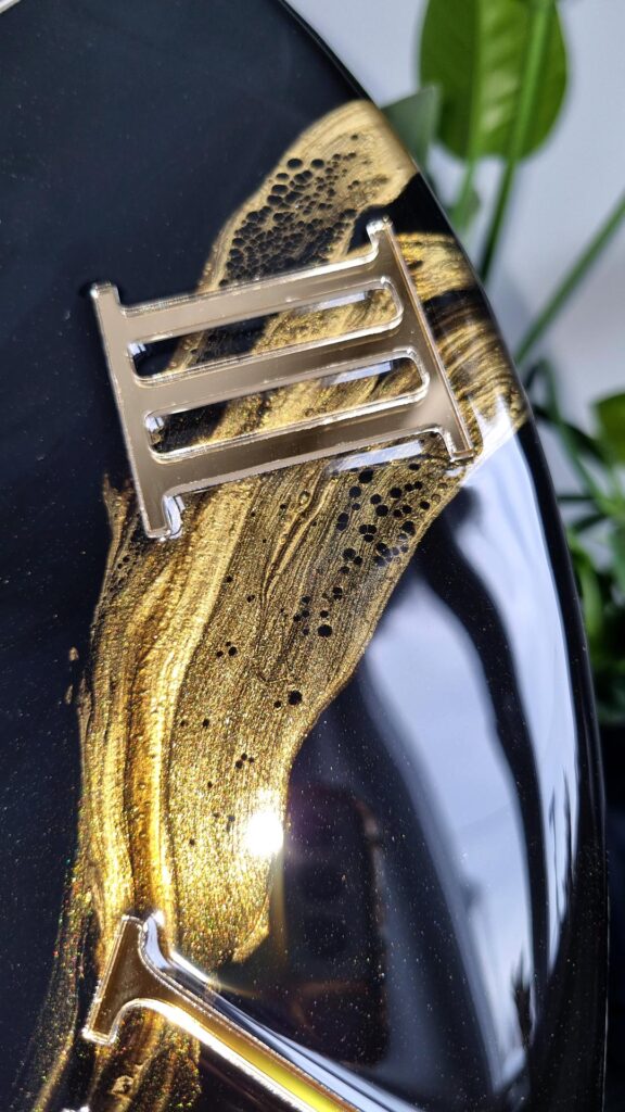 Zegar z żywicy da resin art czarno złoty