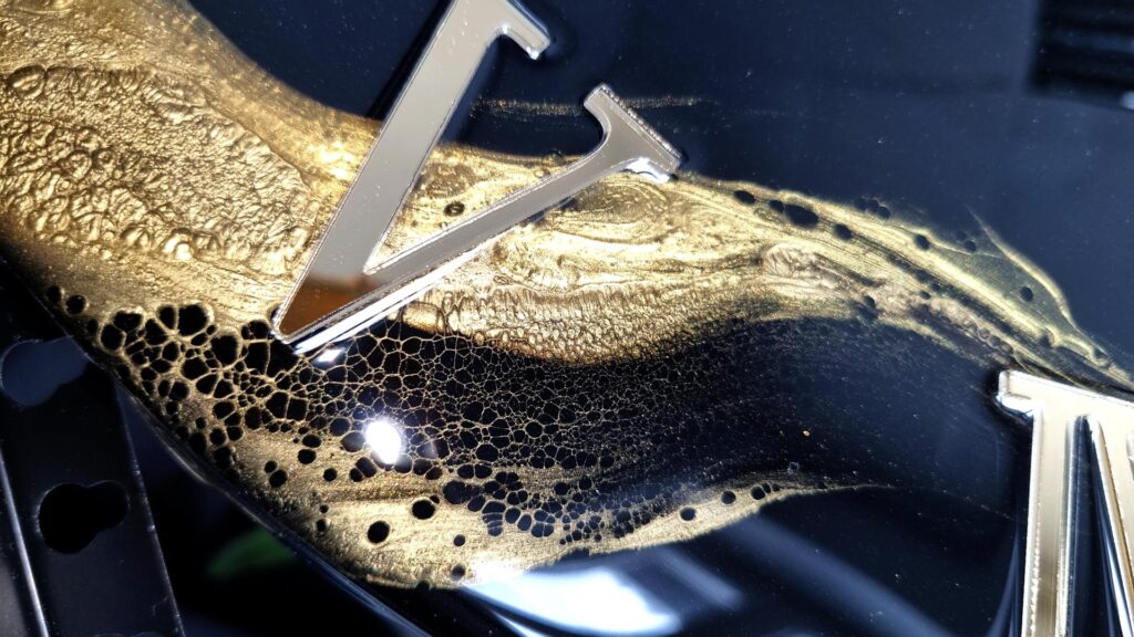 Zegar z żywicy da resin art czarno złoty