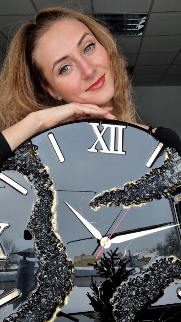 Zegar z żywicy da resin art czarno złoty