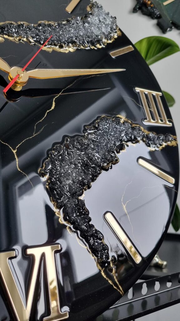 Zegar z żywicy da resin art czarno złoty