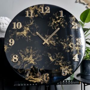 zegar z żywicą czarno złoty