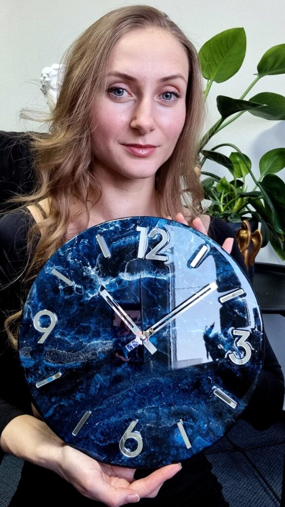 Zegar ścienny granatowy srebrny