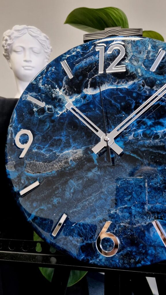 Zegar ścienny granatowy srebrny