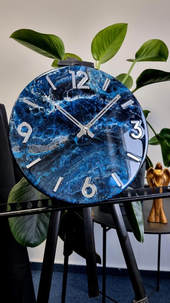 Zegar ścienny granatowy srebrny
