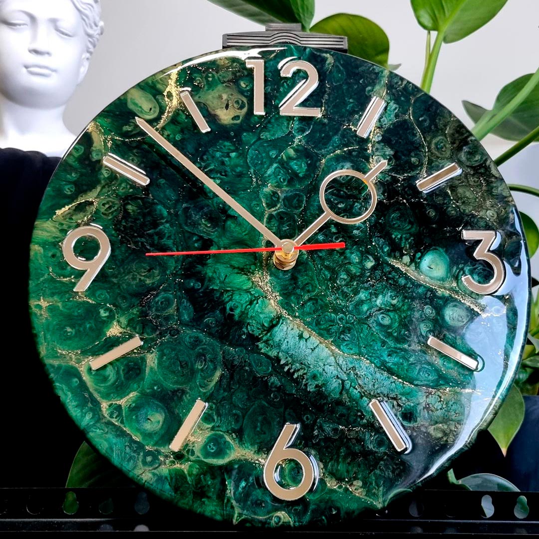 zegar z żywicy zielony złoty 30 cm