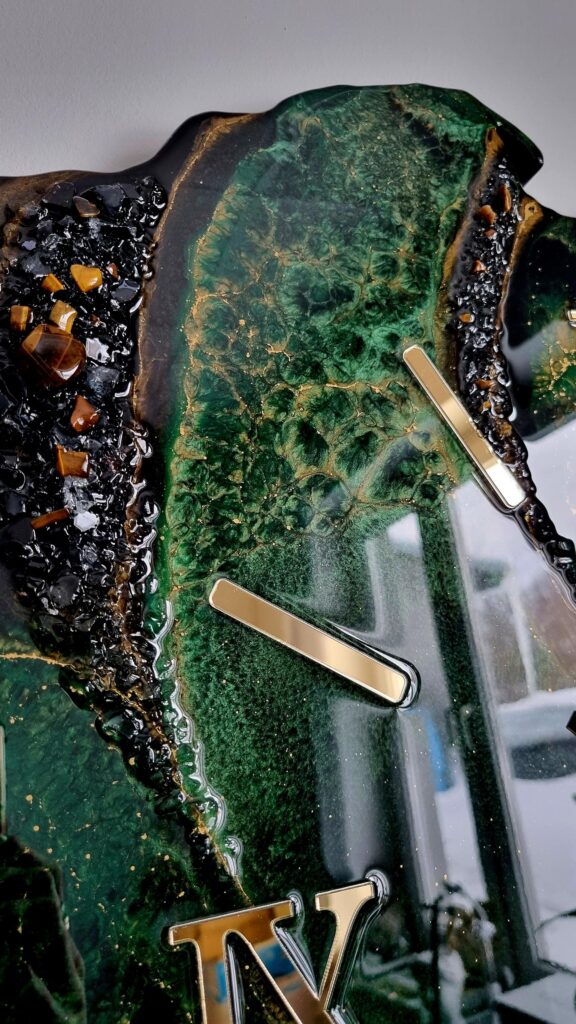 zegar żywica polska czarny zielony złoty godło