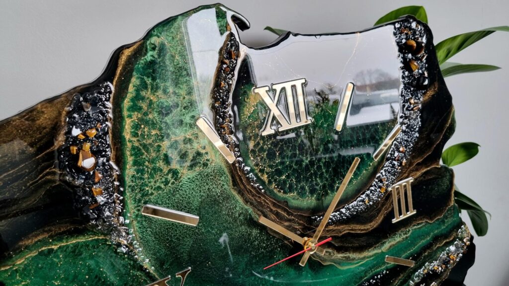 zegar żywica polska czarny zielony złoty godło