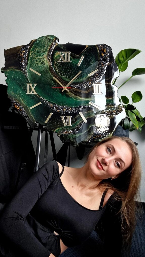 zegar żywica polska czarny zielony złoty godło